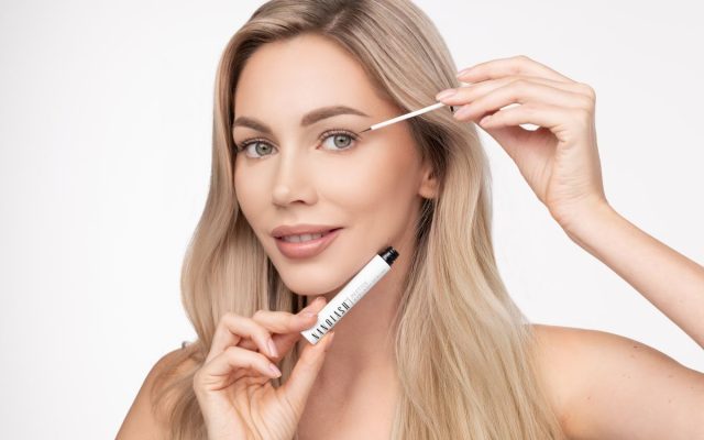 Wimpern perfekt in Form: Lerne das Geheimnis des Nanolash-Peptid-Serums kennen